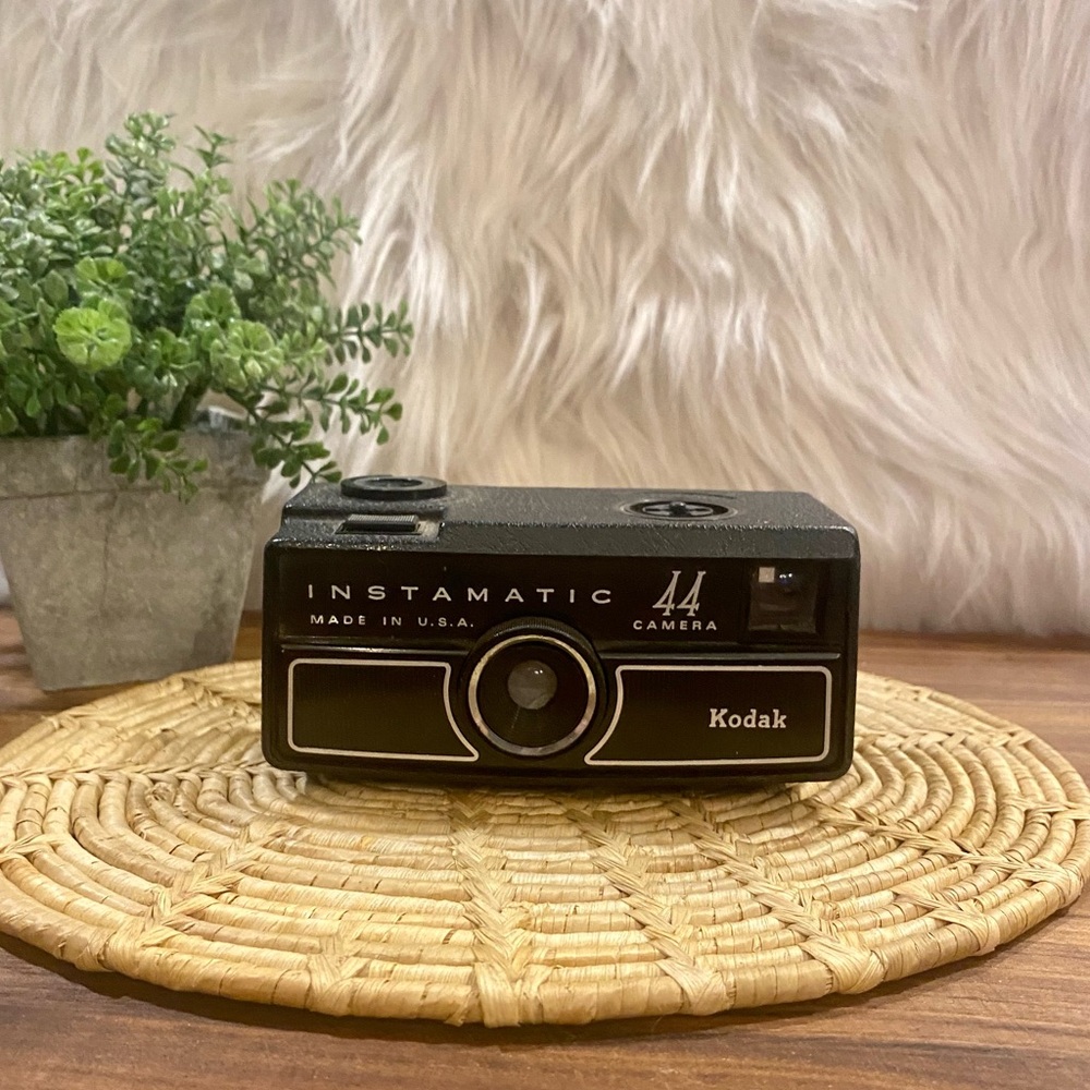 Vintage Kodak Instamatic Camera- DOES NOT WORK